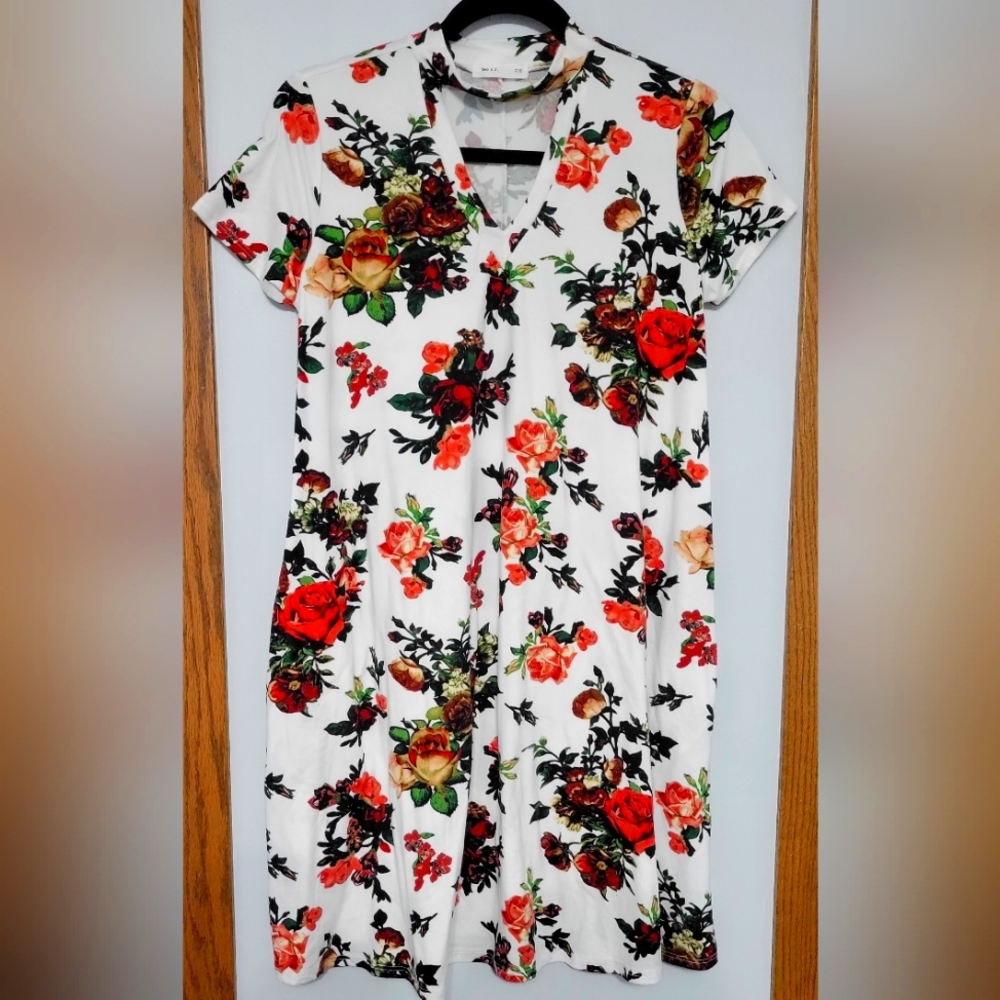 NWT Silky Rose Keyhole Tunic